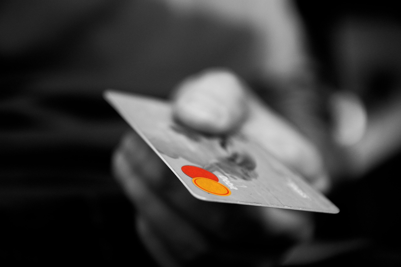 年会費が高いクレジットカードのメリットとは何か？